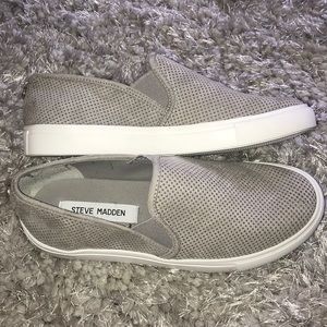 LIGHT GREY STEVE MADDEN SLIP ONS